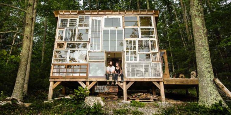 It Only Cost This Couple $500 To Build A Gorgeous Cabin From Recycled Windows - Featured image