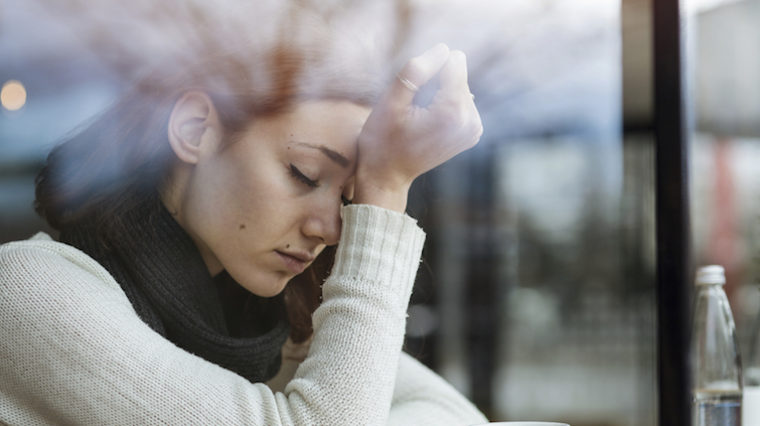 24 Anxiety Symptoms In Women And How To Annihilate Them - Featured image