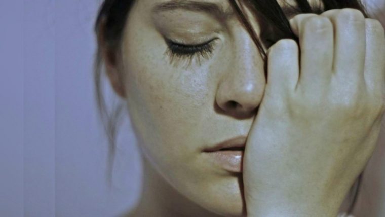 8 ‘Rude’ Things People Do That Are Actually Caused By Anxiety - Featured image