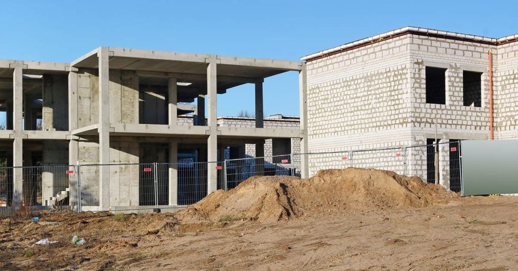 Best Friends Build Their Own Tiny Town So They Can Retire And Grow Old Together - Featured image