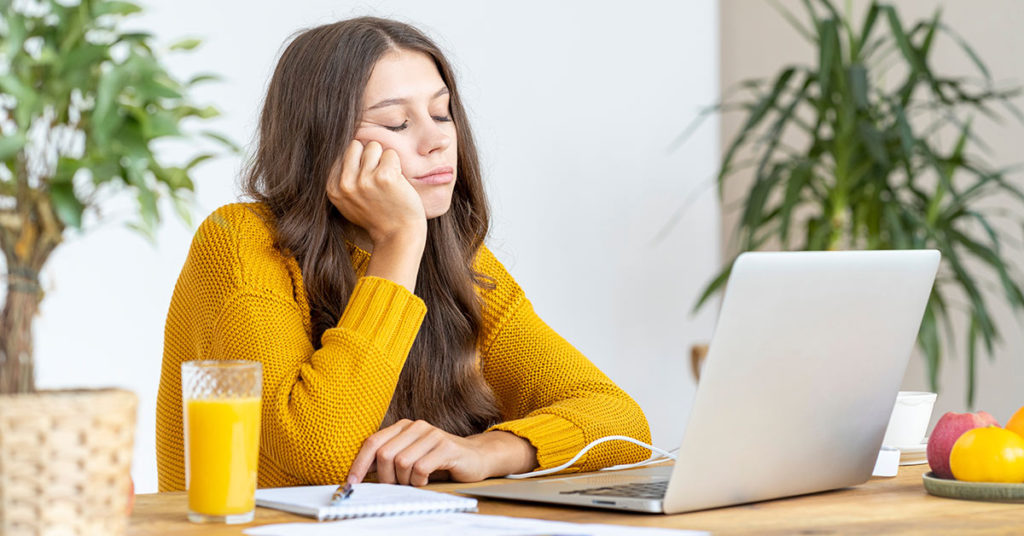 Scientists Say That Starting Work Before 10am Is Similar To Torture - Featured image