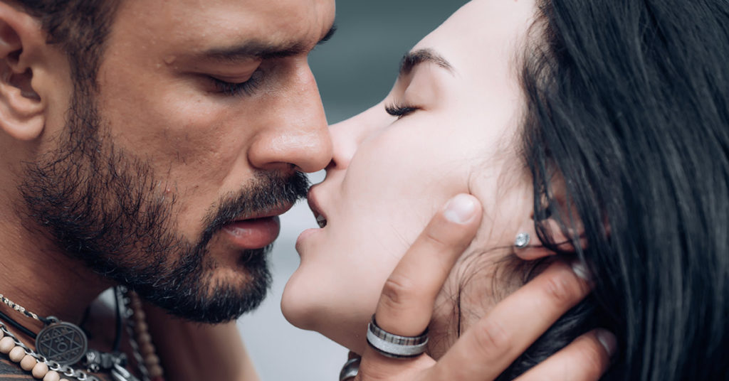 The Empath and the Narcissist: 3 Stages of a Damned Relationship - Featured image