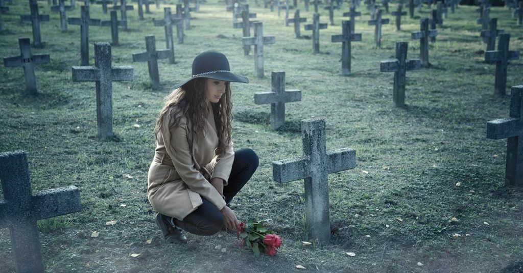 Talking Out Loud to a Dead Loved One Is Actually Good for You - Featured image