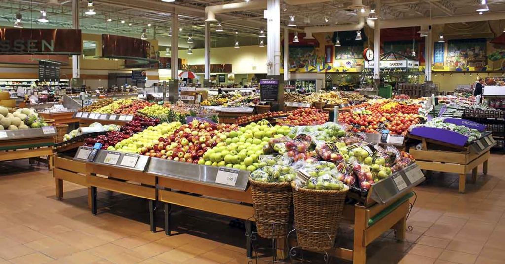 She was caught robbing from shelves in a store in a major US city, and two police officers were sent to the scene. - Featured image