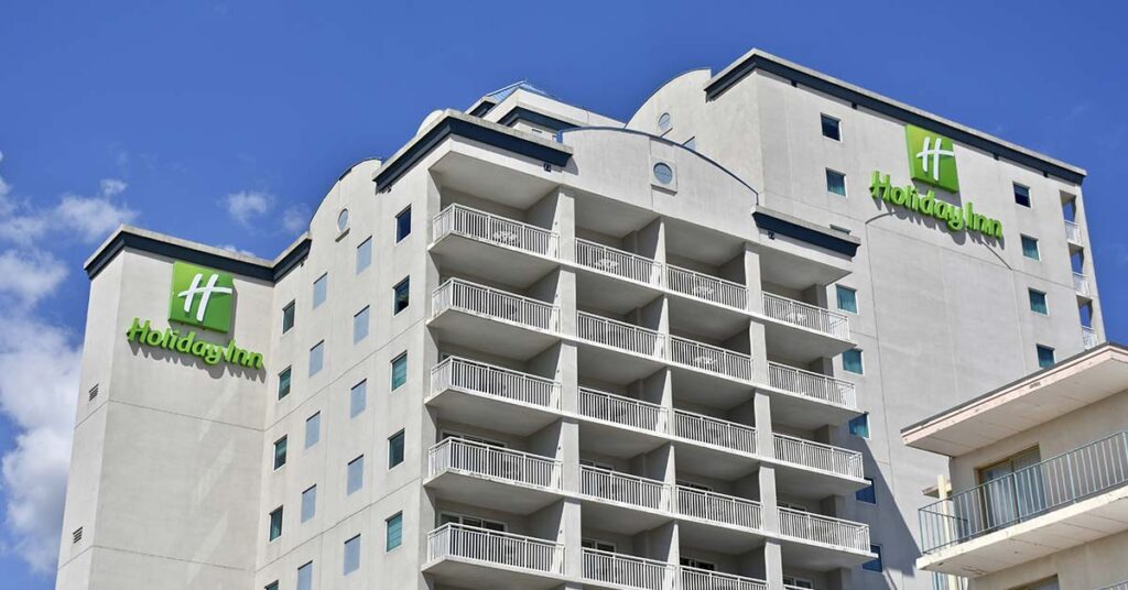 Man plans to retire at a Holiday Inn because it’s cheaper than a nursing home - Featured image