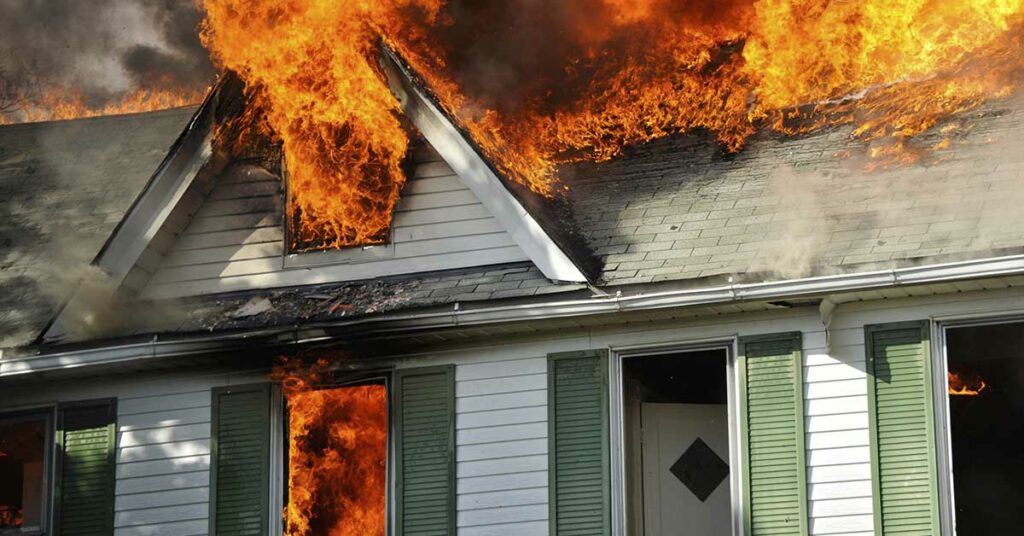 Heroic 5-year-old carries sister out of burning home, then rushes back to help save 7 other family members - Featured image