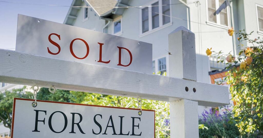 Four single moms join hands to buy a home, transforming their lives and creating a paradise - Featured image