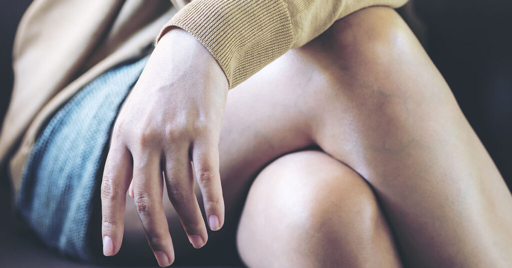 13 Sitting Positions And What They Say About You - Featured image