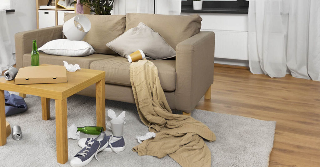 5 Reasons Why Highly Intelligent People Often Have a Messy House - Featured image