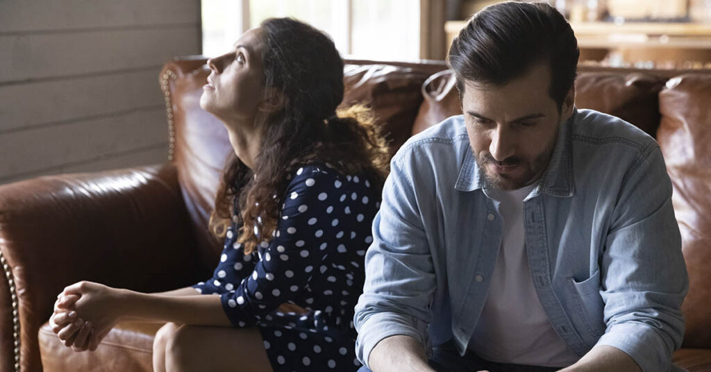 10 Money-Related Red Flags You Should Be Aware of in a Relationship - Featured image