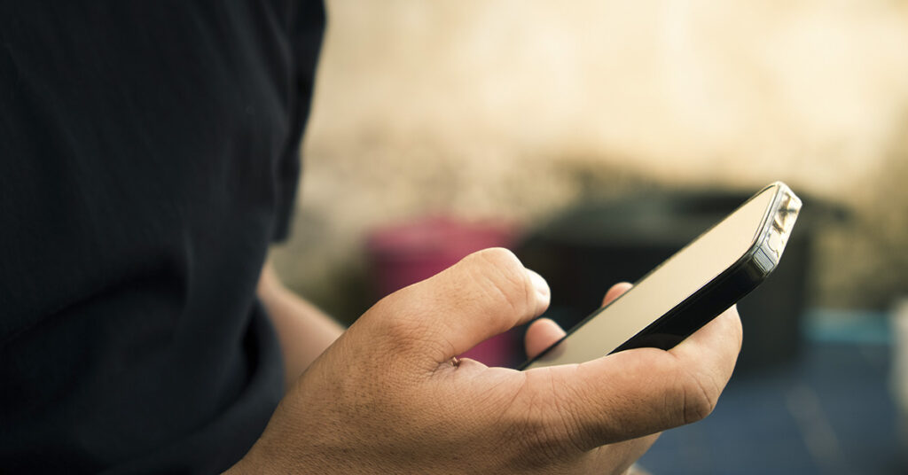 Man breaks down five-year relationship that fell apart by sharing most-used words in texts for each year - Featured image