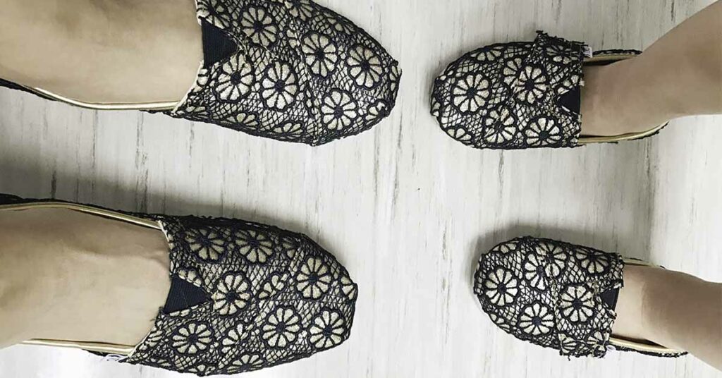 Psychologists Explain What It Means When Someone Copies You - Featured image