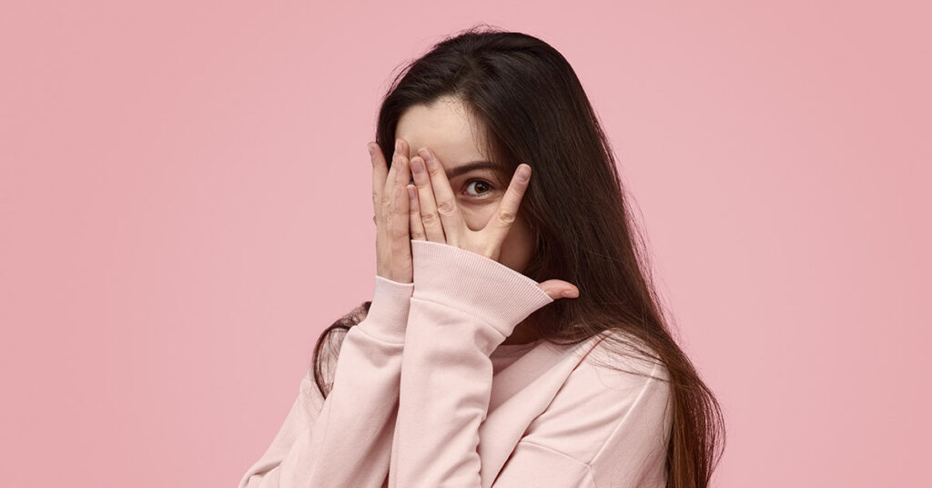 Optical illusion reveals whether you are shy and have trust issues - Featured image