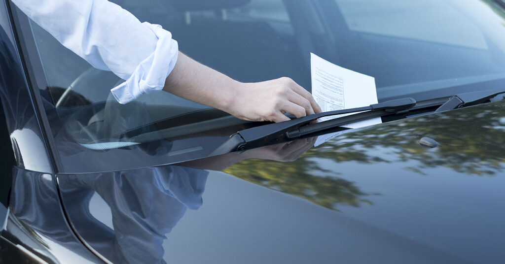 Police Officer Was About to Give a Parking Ticket Until He Saw This Note - Featured image
