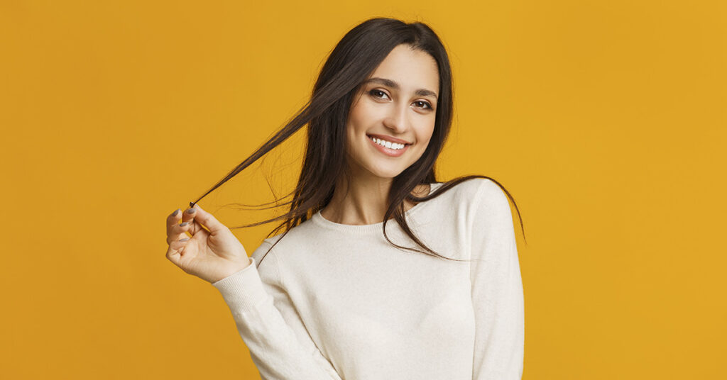 8 Subtle Things Women Do That Turn Men On - Featured image