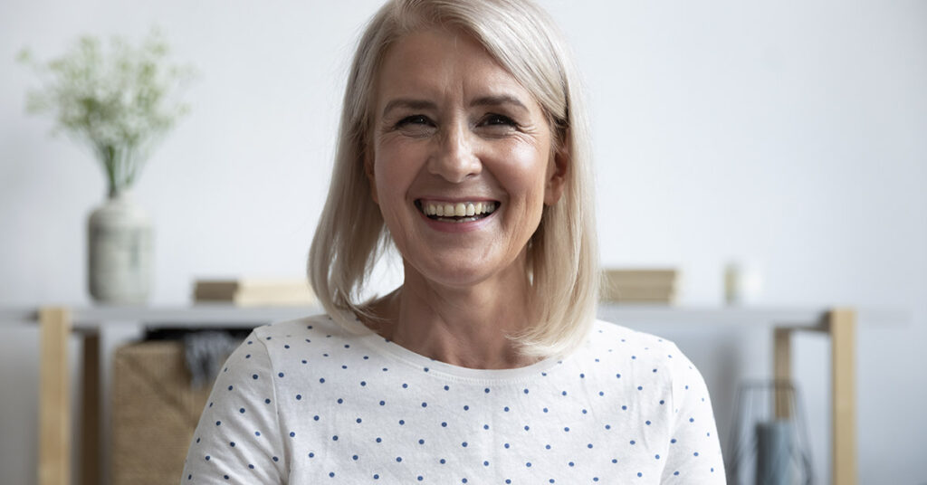 10 Reasons Younger Men Are Attracted To Older Women - Featured image