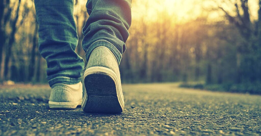 13 Small Habits That Reveal Your True Personality - Featured image