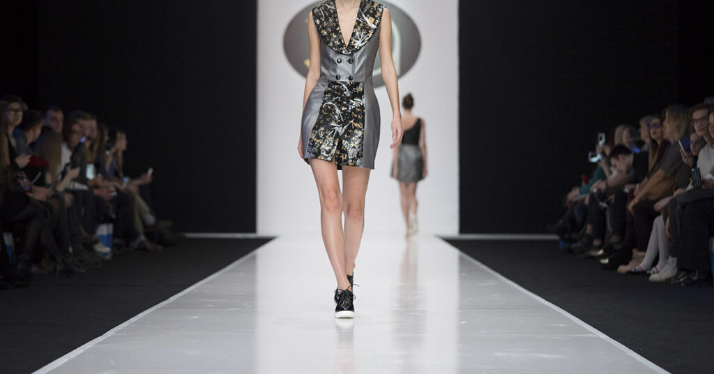 11 Modeling Secrets That Reveal What’s Really Going On Behind The Scenes - Featured image