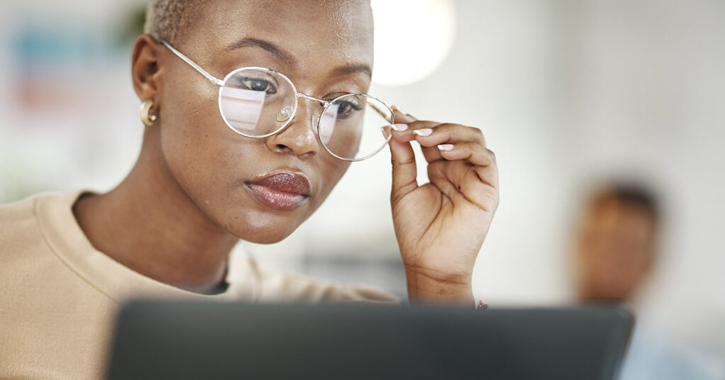 This Old Man’s Wife is Hidden in the Image. Can You Find Her in 6 Seconds or Less? - Featured image