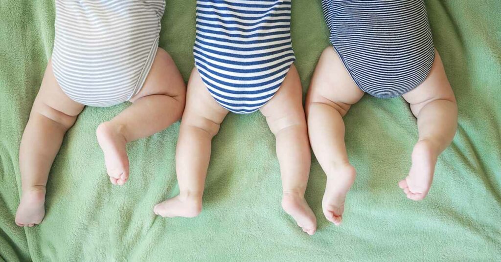 Meet Elnaz, Tanaz, and Golnaz, the Identical Triplets Taking Over the Internet - Featured image