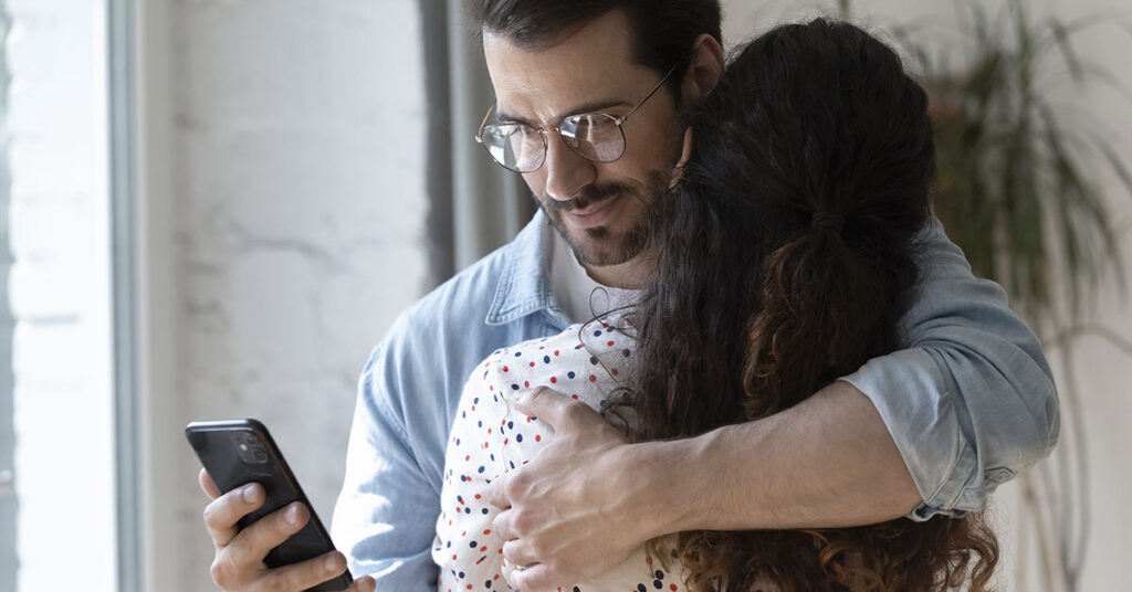 10 Behaviors Cheaters Exhibit Without Knowing - Featured image