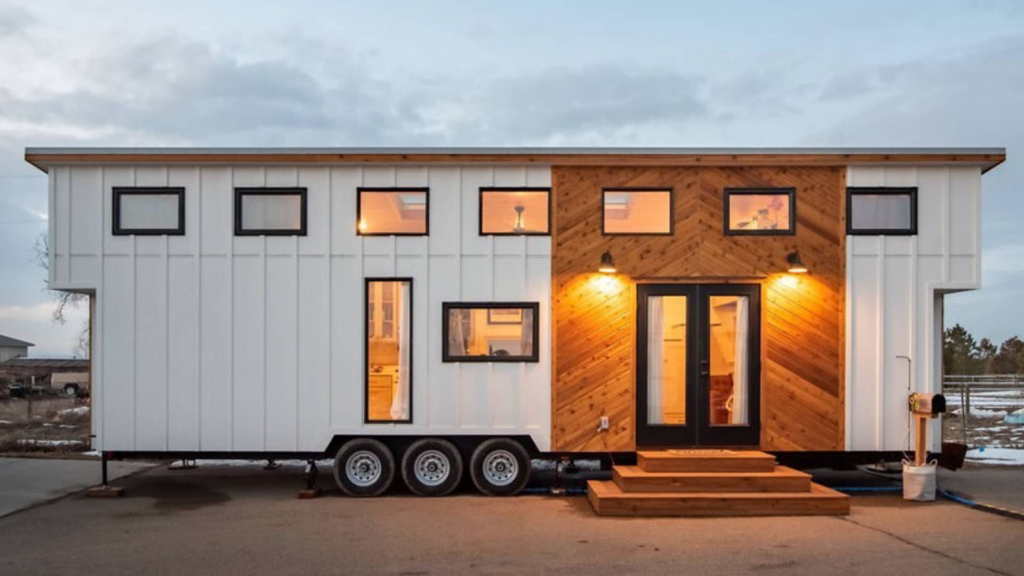  I live in a backyard ‘tiny home on wheels’ for $725 a month—here’s why I’m the happiest I’ve ever been - Featured image