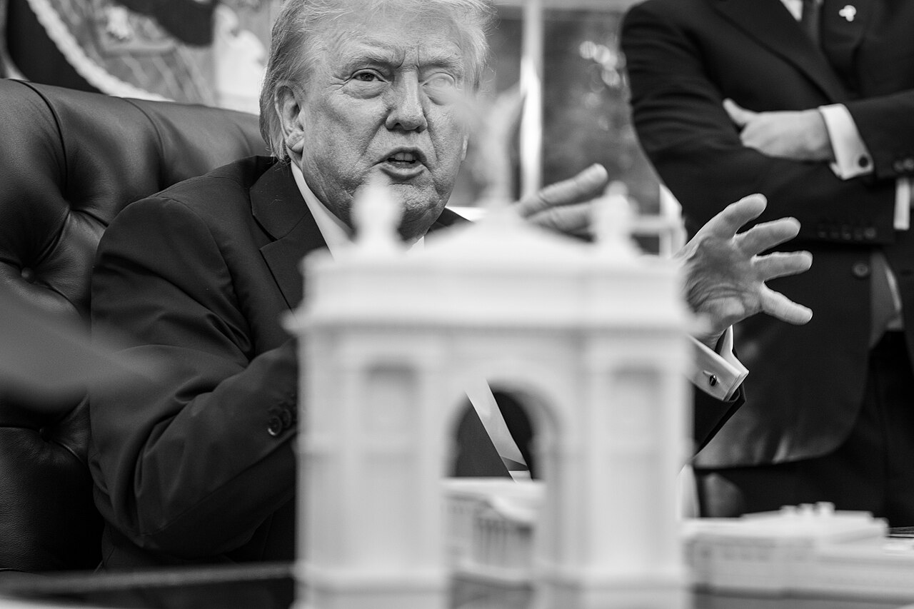 Democrats Push Bill to Block Trump’s Triumphal Arch with Backlash Over ‘Vanity’ Projects