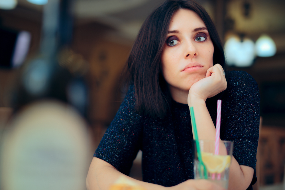 10+ Habits People Who Slowly Lose All Their Friends Usually Have - Featured image