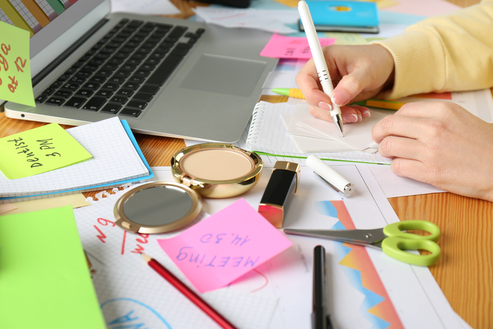 Science Says These 8 “Bad” Habits Are Actually Signs of a Brilliant Mind - Featured image