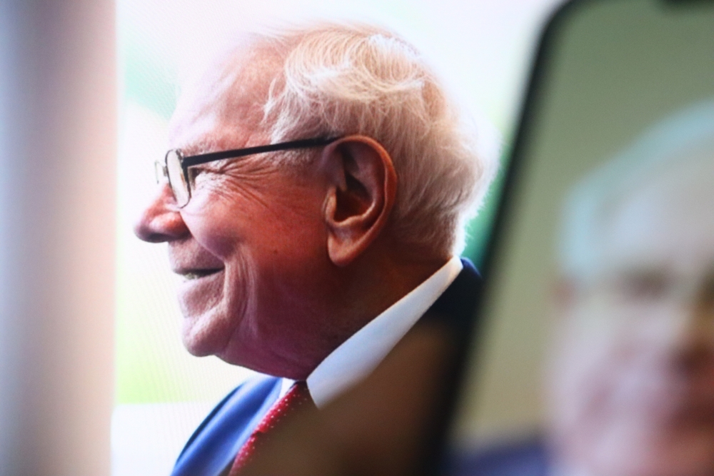 Warren Buffett Issues biggest warning for anyone close to retirement - Featured image