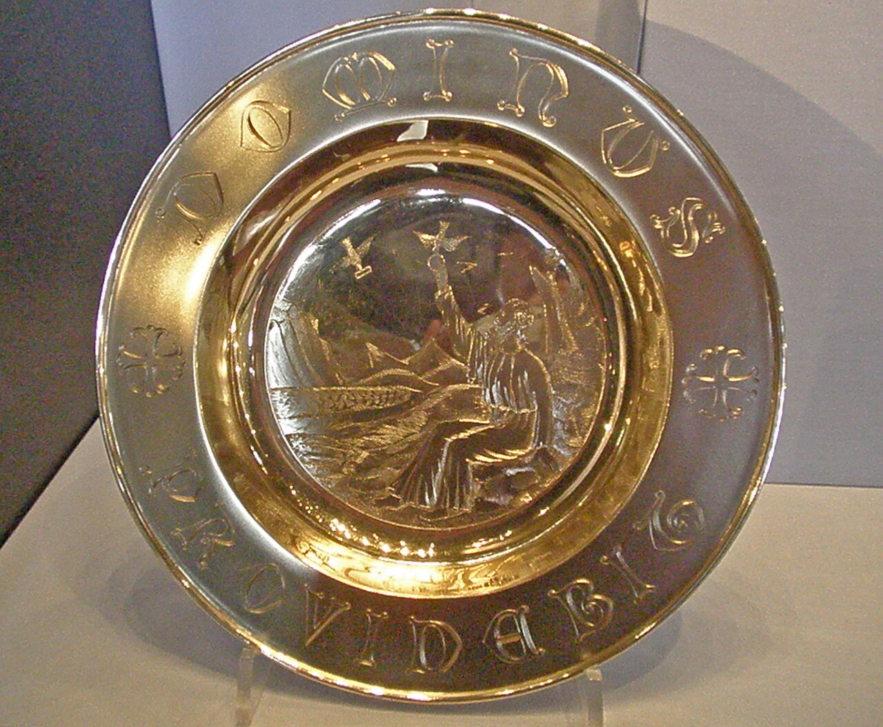 Alms dish by George Lambert amandabhslater, CC BY-SA 2.0 via Wikimedia Commons