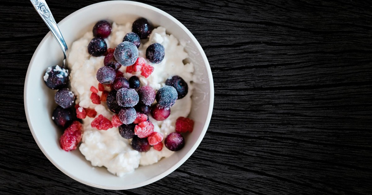 Enjoy a healthy breakfast with cottage cheese topped with fresh berries, perfect for a nutritious start.