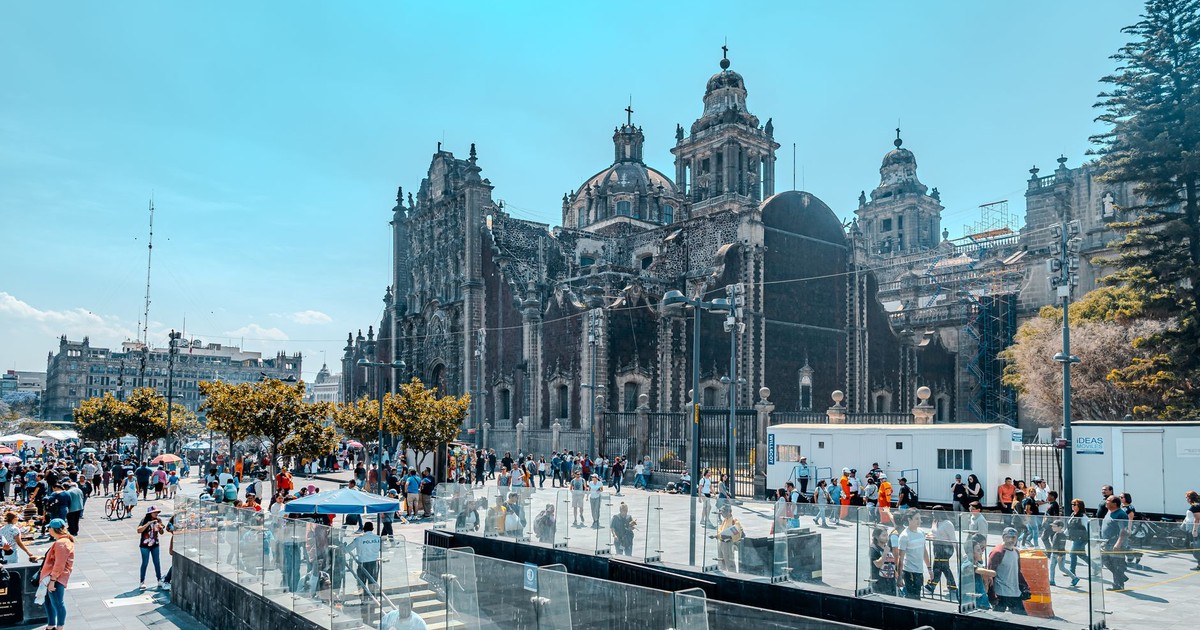 A bustling scene outside the iconic Metropolitan Cathedral in Mexico City, capturing urban life and architecture.