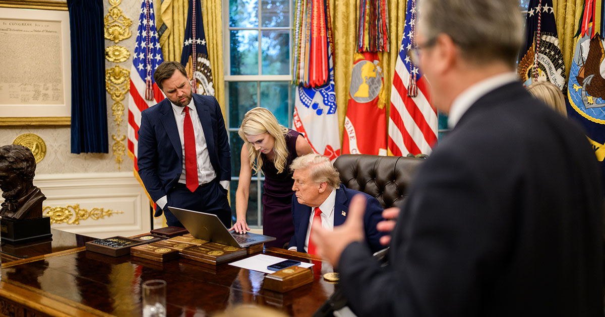 Trump Called Out for ‘Very Unhealthy’ Relationship With Blonde 34-Year-Old Staffer - Featured image