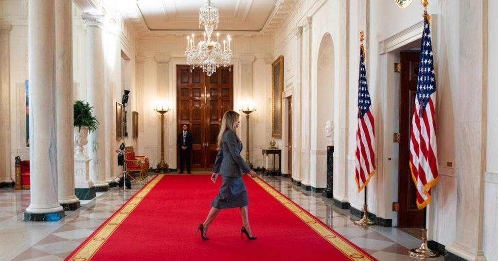 Melania Objected to This Prominent Guest Sleeping at the White House - Featured image