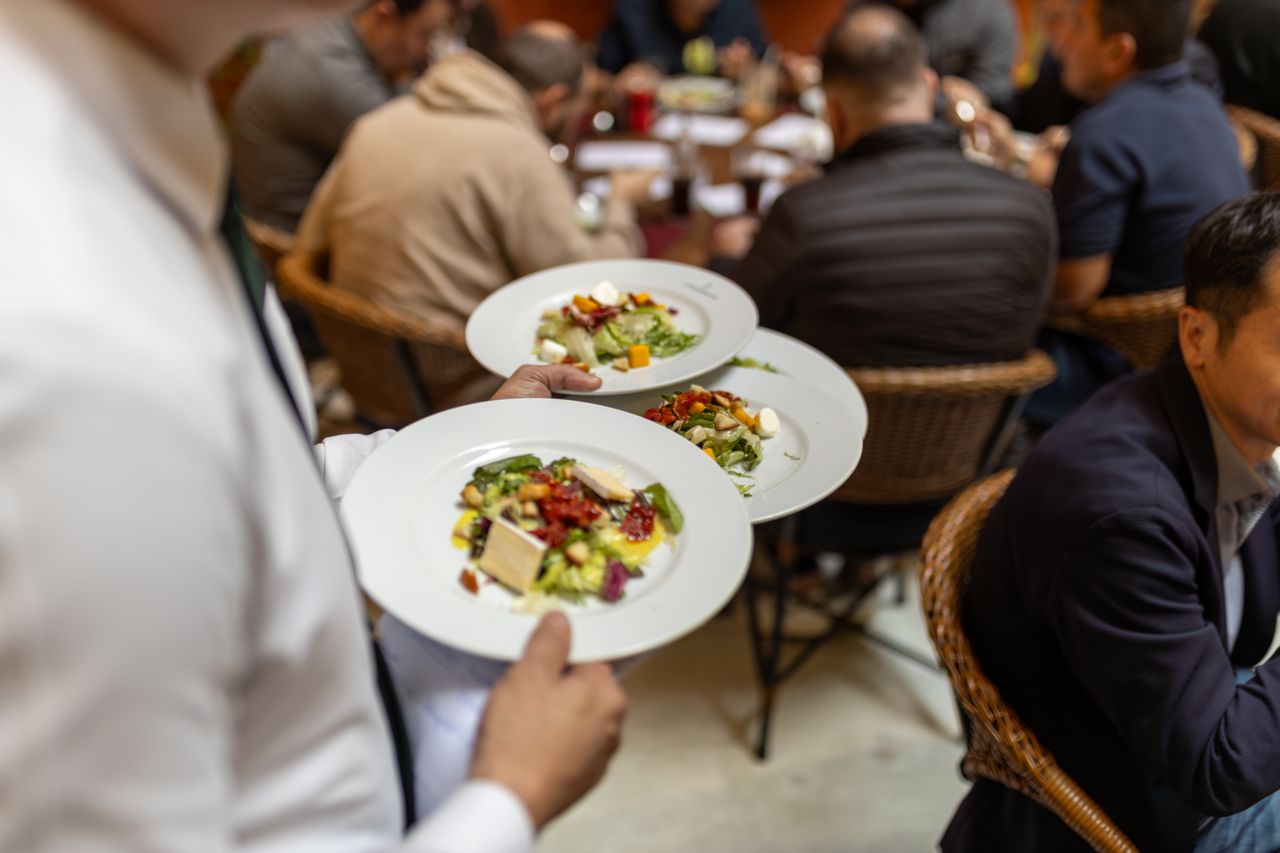 9 Things That Tell You If a Restaurant Is Worth the Price Before You Even Take a Seat - Featured image