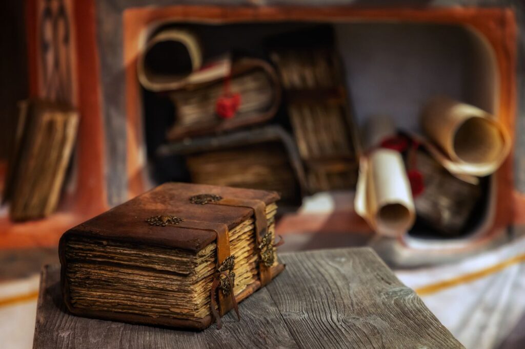 15 of the Biggest Lies Ever Told in Human History - Featured image