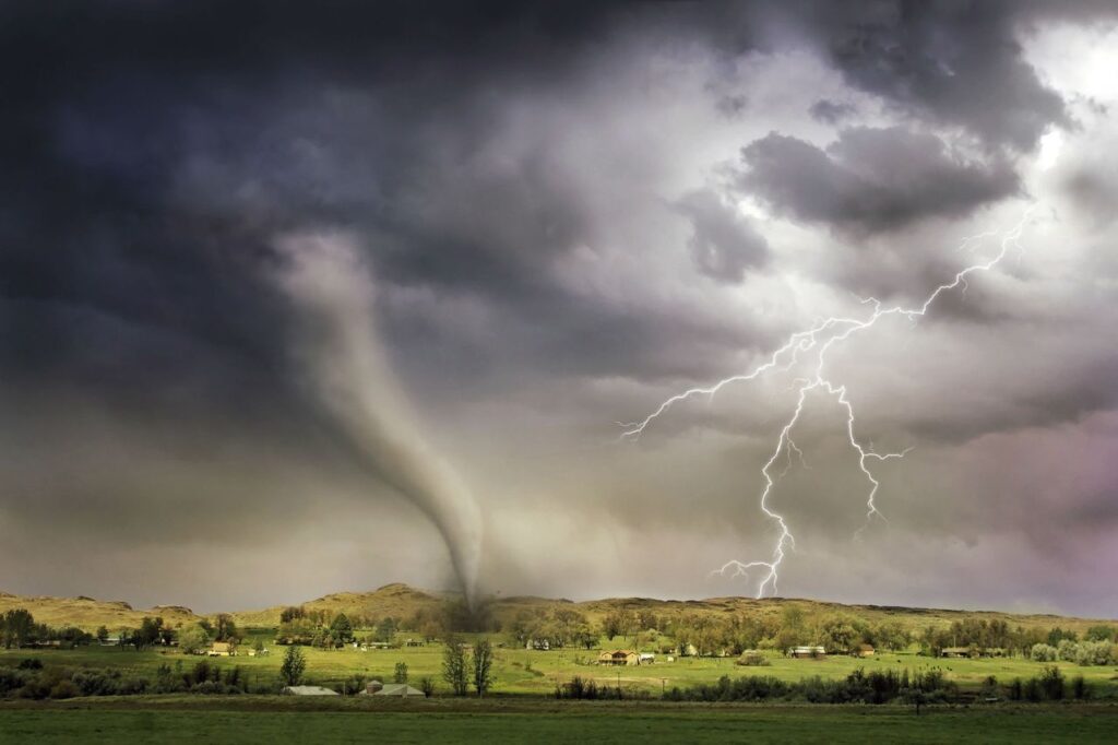 9 Travel Spots Where the Extreme Weather Is More Dangerous Than the Wildlife - Featured image