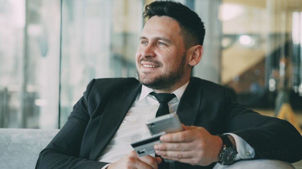 10 Effortless Daily Habits That Gradually Make You Much Smarter With Money - Featured image