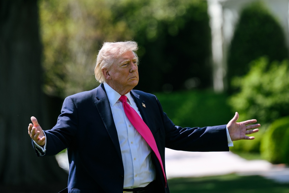 President Donald J. Trump speaks with members of the media before boarding Marine One on the South Lawn of the White House, Thursday, April 16, 2026, en route Joint Base Andrews for a trip to Las Vegas.