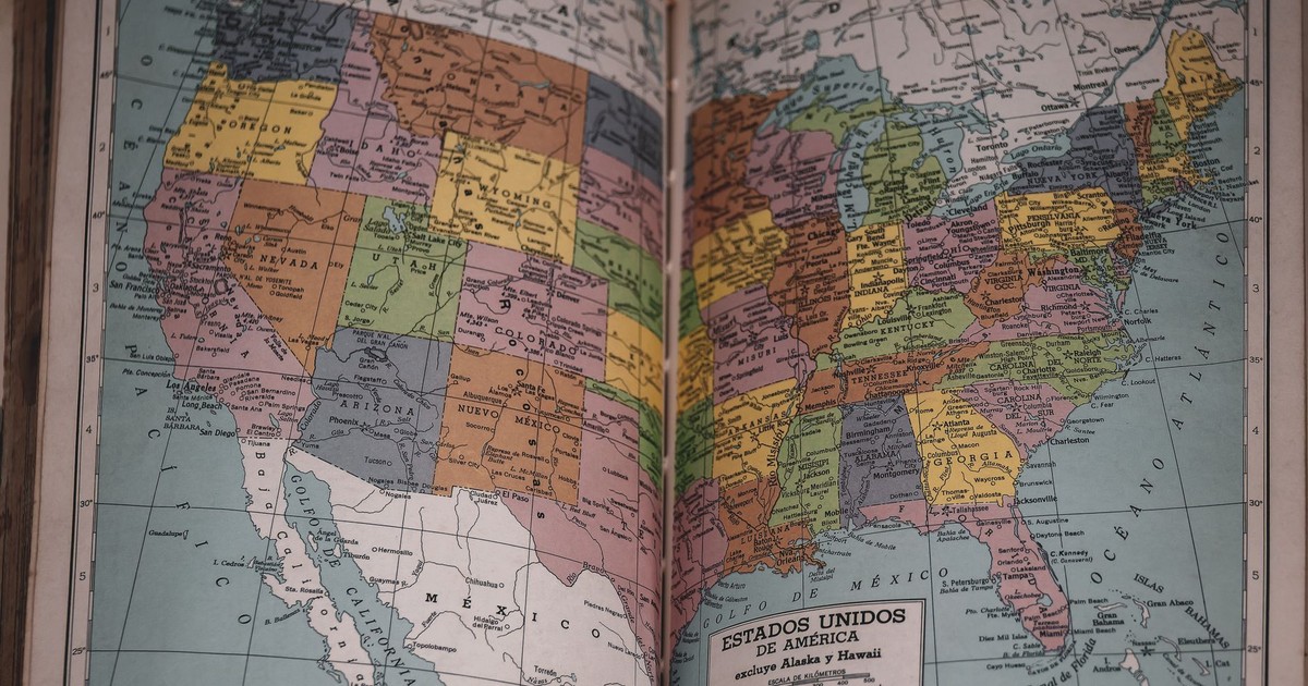 Classic vintage map of the United States in a historical book, showcasing detailed state borders.