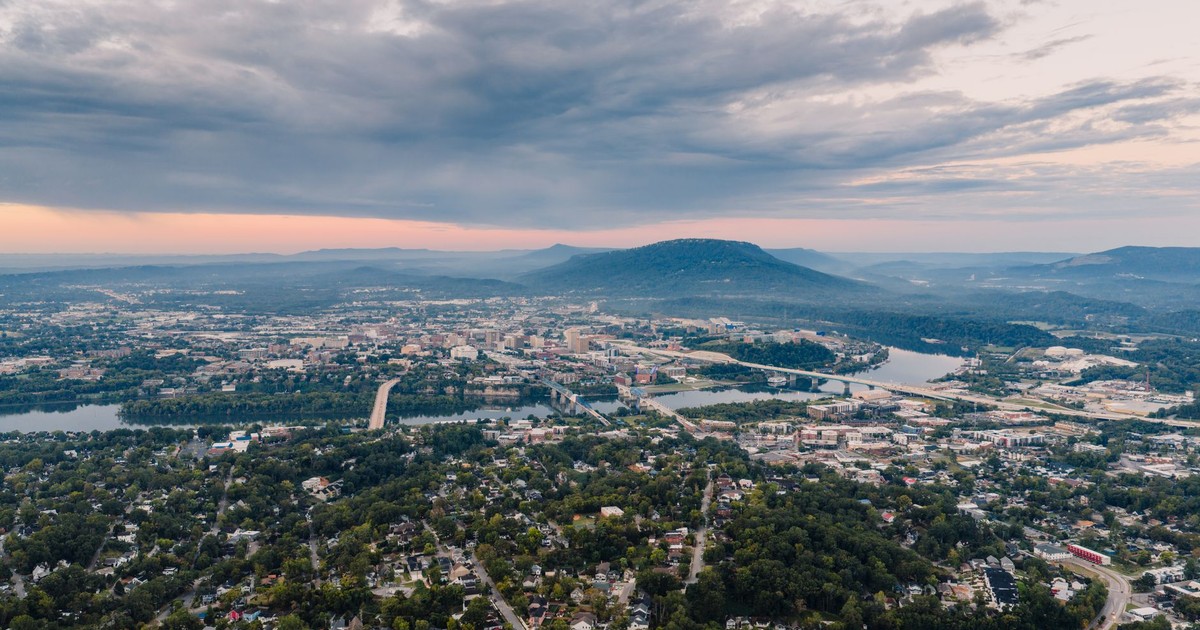 Breathtaking aerial view of Chattanooga, Tennessee showcasing cityscape and scenic mountains at dawn.