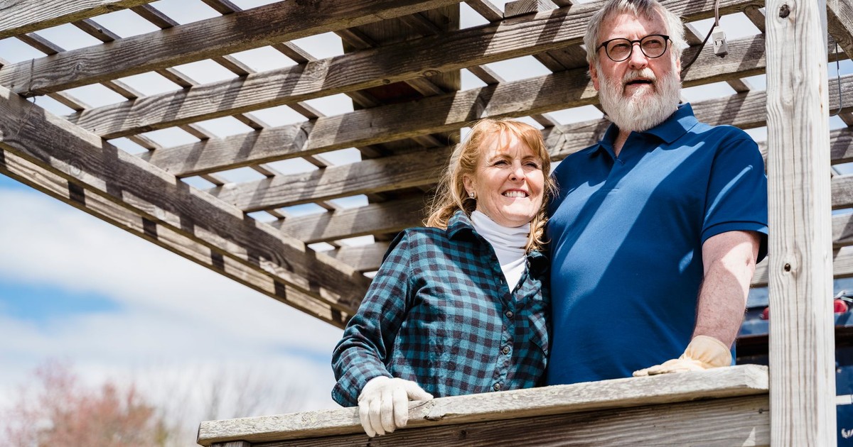 12 Appearance Traits Senior Men Actually Notice (and love) in Women