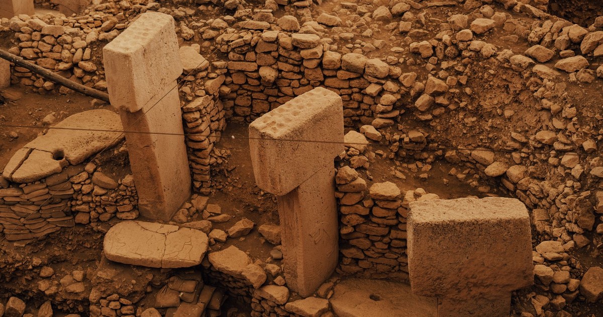 Aerial view of Göbeklitepe archaeological site in Şanlıurfa, Türkiye, showcasing ancient stone structures.
