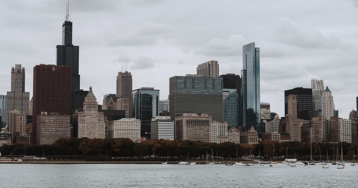 Stunning view of Chicago's skyline with Willis Tower under a cloudy sky.