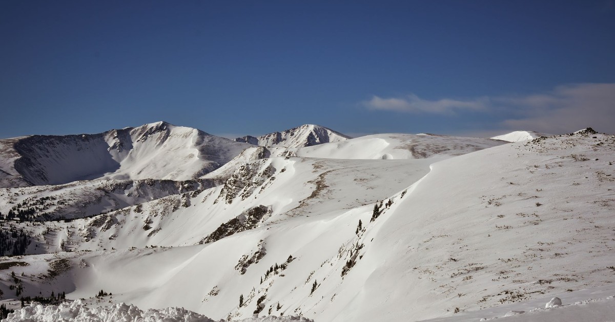 Stunning snowy mountain peaks under a clear blue sky, capturing the serene beauty of winter.