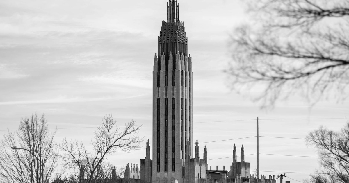A striking black and white photo of the Boston Avenue Methodist Church in Tulsa showcasing its modern architecture.