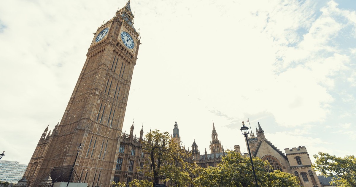 Iconic view of Big Ben and Westminster Palace in London on a sunny day.
