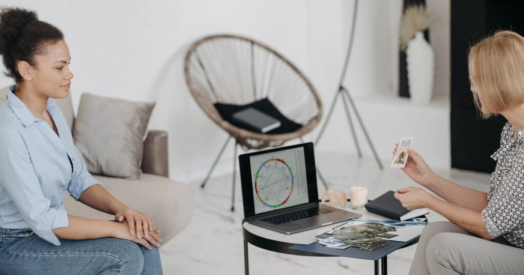 These 5 Zodiac Signs Have the Highest Intellectual Energy - Featured image
