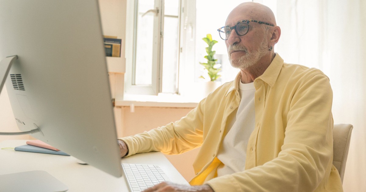 7 key factors to seriously consider before claiming Social Security at 62